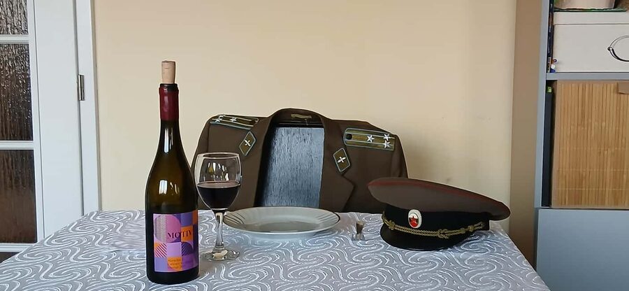 1980s Sofia: Private Art, Wine & Sourdough in a Family Home - How the 1980s art portion works, and what it teaches you
