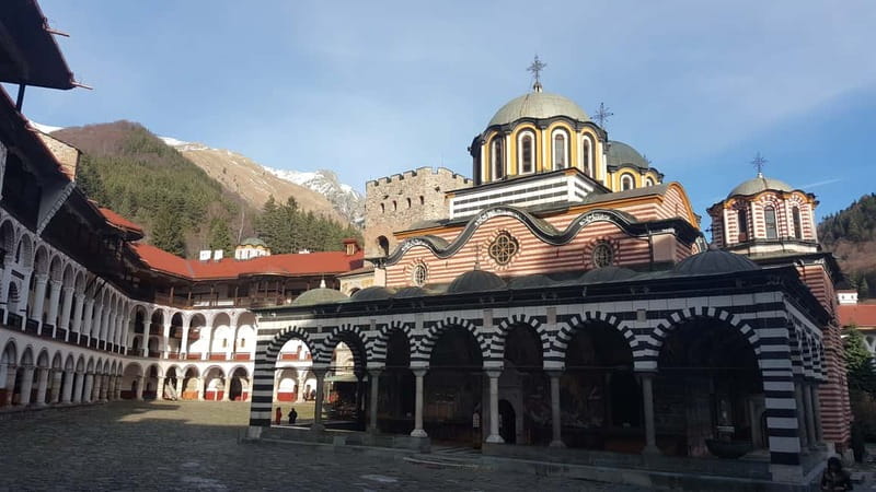 7 Rila lakes and Rila monastery day tour from Sofia - The 7 Rila Lakes hike: The Eye to the Lower