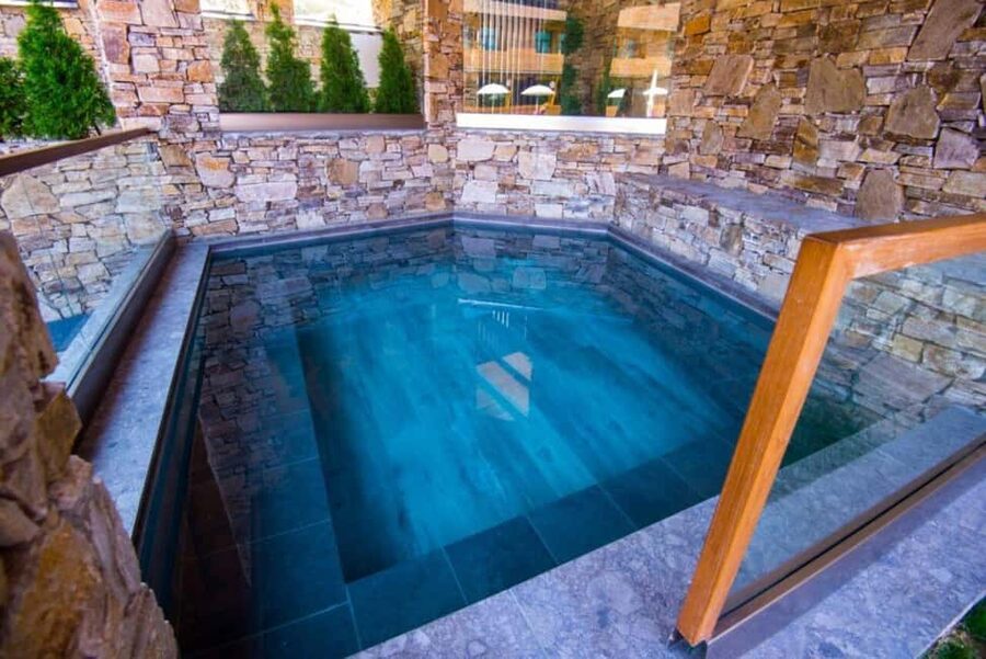 Bansko: Villa Victoria Thermal Pool Escape - What the changing rooms and onsite set-up get right
