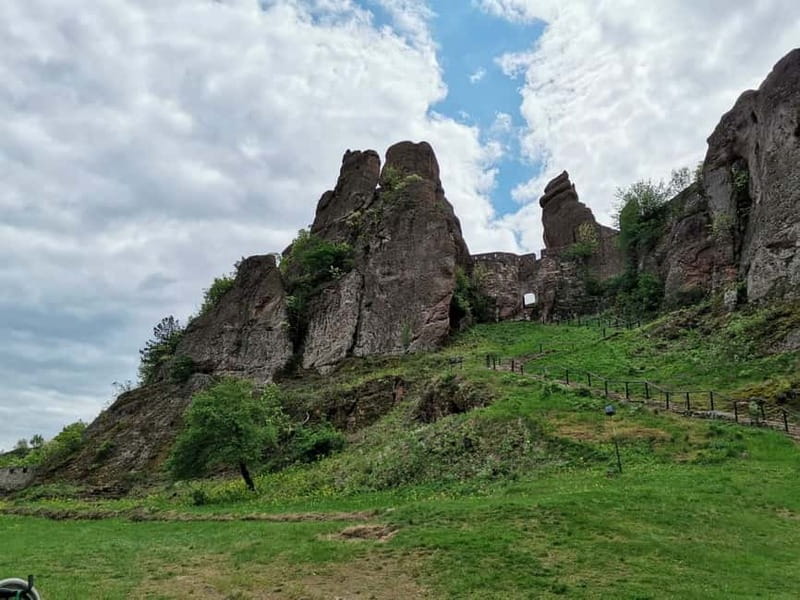 Belogradchik Rocks & Venetsa Cave Day Trip from Sofia - Belogradchik Fortress Views: The Red Rocks Have Scale