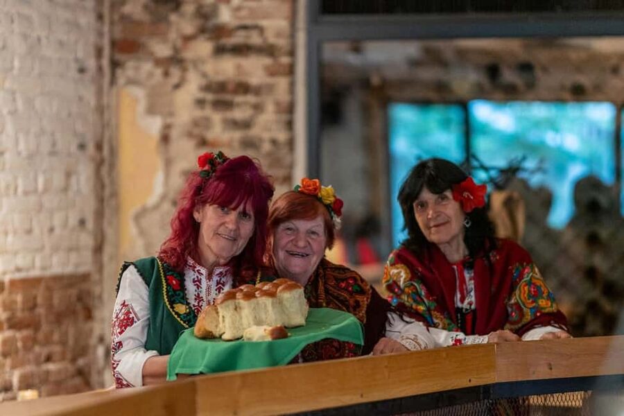 From Bansko: Traditional Folklore Experience - Nosii costumes, dancing together, and trying a razboi
