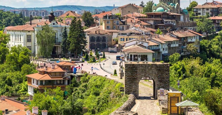 From Bucharest: Small Group Day Trip to Medieval Bulgaria - From Bucharest to Bulgaria: the day starts at your hotel