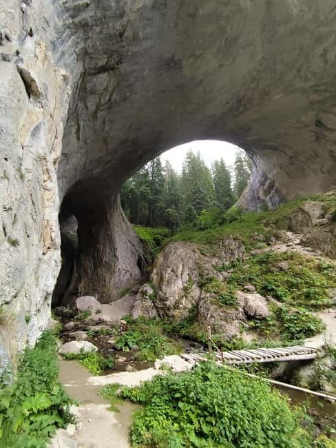 From Plovdiv: Wonderful Bridges and Rhodope Cuisine Day Trip - Guides and group size: why this tour tends to feel easy
