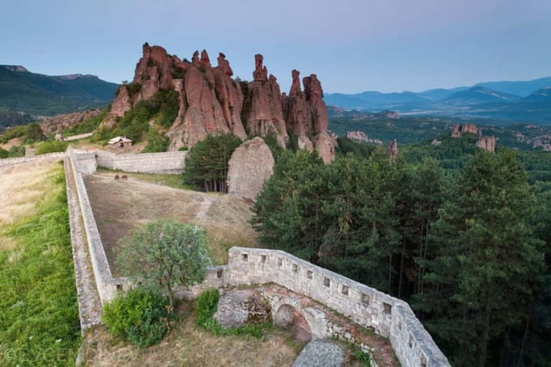 From Sofia: Belogradchik Rocks & Venetsa Cave Full-Day Tour - Belogradchik Rocks: sandstone shapes, legends, and why the names matter