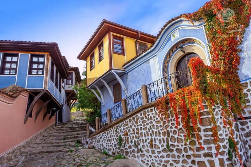 From Sofia: Plovdiv with audio guide + free pick-up - Main Street Breaks: Lunch, Coffee, and Shopping Time