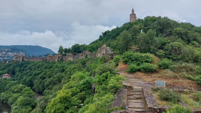 From Sofia: Veliko Tarnovo and Arbanasi Tour with Transfer - Stambolov Bridge and the Asenevtsi Monument, independence made physical