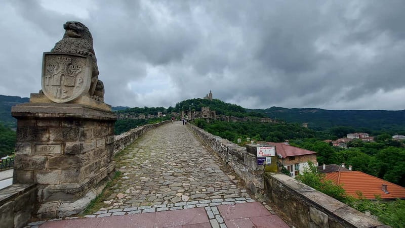 From Sofia: Veliko Tarnovo and Arbanasi Tour with Transfer - Sofia to Veliko Tarnovo logistics, timing and the van reality