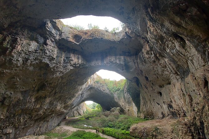 Lovech, Devetashka cave and Krushuna waterfalls - The long drive to Krushuna Falls: set yourself up for comfort