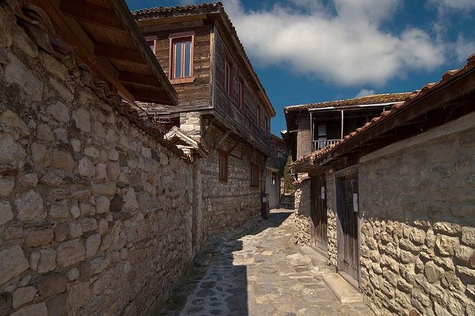 Nessebar: Audio Guide Tour Nessebar with visit to the Winery - Entering Old Nessebar: the 850 m peninsula mindset