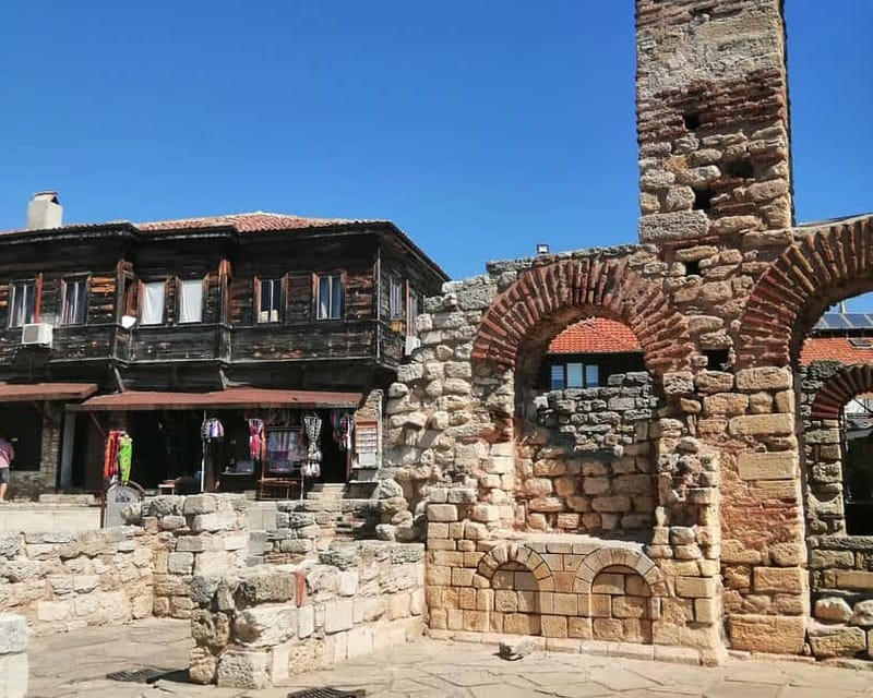 Nessebar: Guided City Tour - Arriving in Nessebar, from the bay view to the first streets