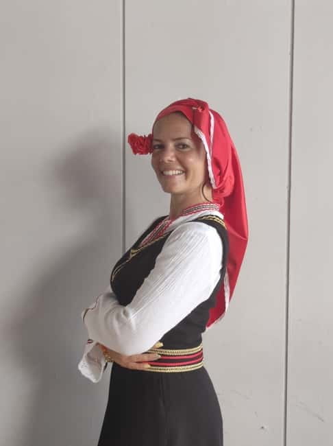 Photos with traditional costumes in Sofia - What happens during the 30 minutes (and how to plan for it)