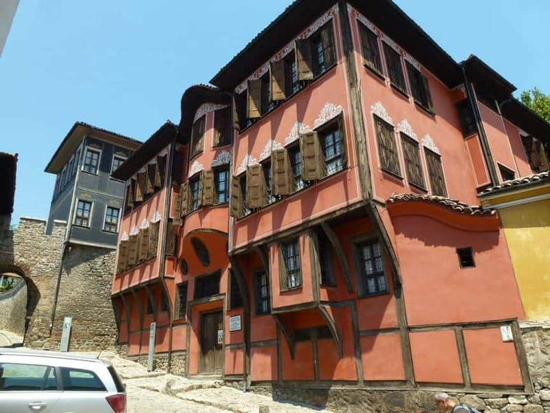 Plovdiv: 2-Hour Sightseeing Walking Tour - Starting at Ramada Trimontium, then walking straight into the layers