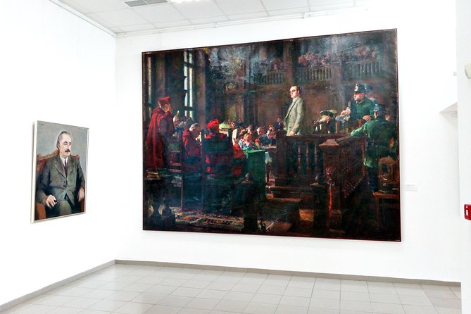 Self-guided Tour in the Museum of Socialist Art - A break from the city: why the grounds matter