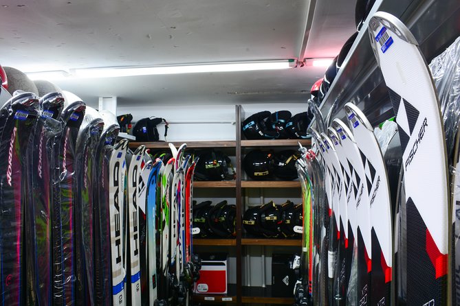 Ski and Snowboard equipment rental in Borovets - Inside Traventuria: Quick Check-In, Real Fitting, and a Low-Stress Start
