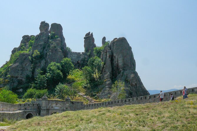 Small Group Tour to Belogradchik Fortress&Venetsa Cave from Sofia - The 10-hour day plan from Sofia: what you gain, what you give up