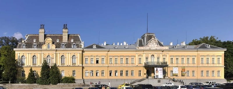 Sofia by Night: Panoramic City Tour and Folklore Dinner - The guide and driver can make or break the night