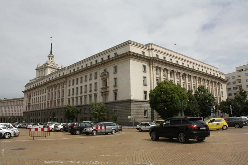 Sofia: Communist History Walking Tour - Prince Alexander of Battenberg Square and the Georgi Dimitrov Mausoleum Site