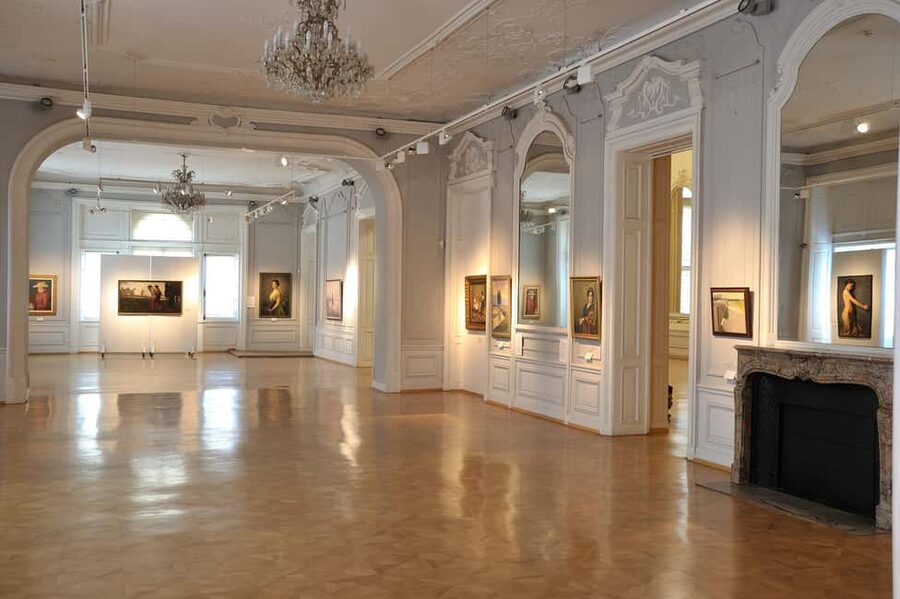 Sofia: National Gallery, Ethnographic Museum, & Art Tour - Practical tips: meeting point, English tour, and photography reality