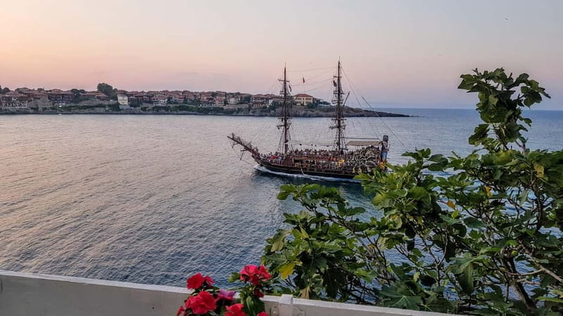 Sunny Beach: Sozopol Old Town, Ravadinovo Castle & Boat Tour - The walking tour: seafront houses and churches you can actually feel