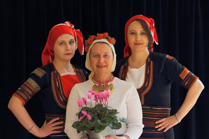 Take a photo with traditional Bulgarian costumes - The 25-minute photo session, and why you get more poses than you expect
