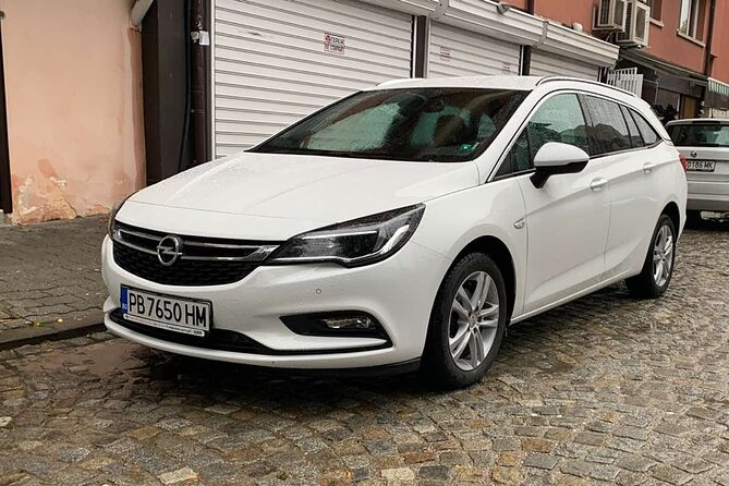 Transfer Plovdiv to Sofia airport/city with a car 3+1 - A private Plovdiv to Sofia transfer that keeps things calm
