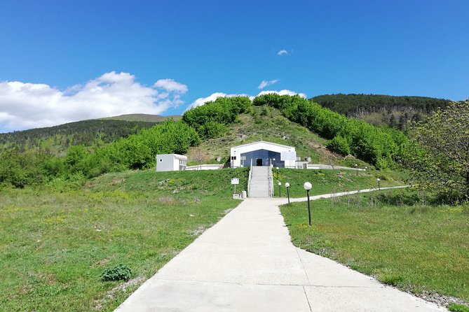 Valley of the Thracian Kings, Hidden Treasures - Grifoni and Ostrusha: Two Tomb Styles, Two Very Different Stories
