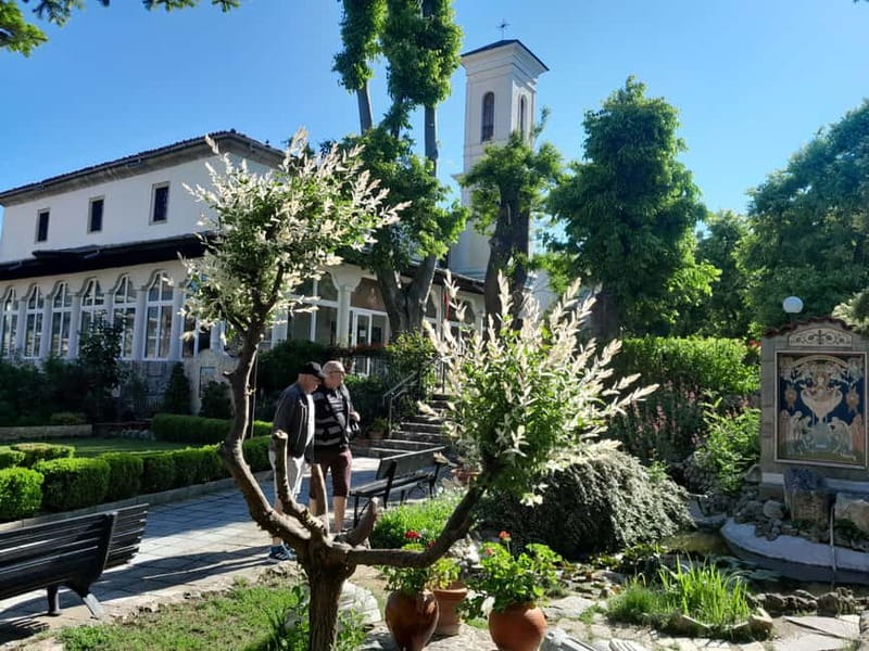 Varna: Guided VIP Tour - Lunch at Dom Kasata: homemade musaka in a real local house