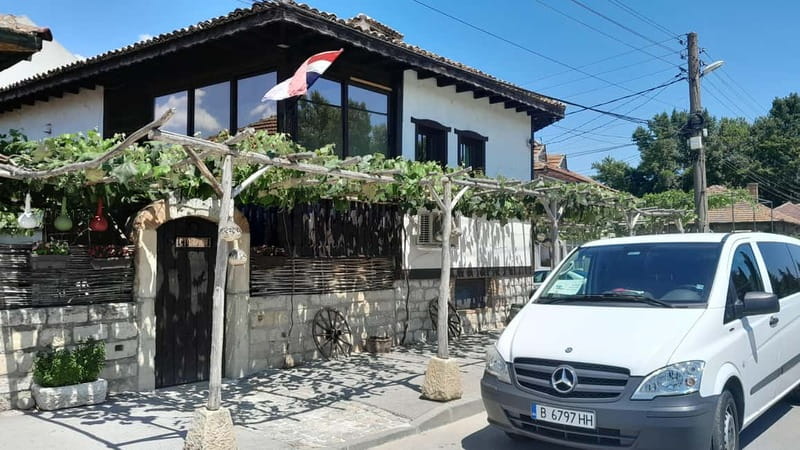 Varna: Guided VIP Tour - The morning in Varna: old church stop and a Roman Baths pass