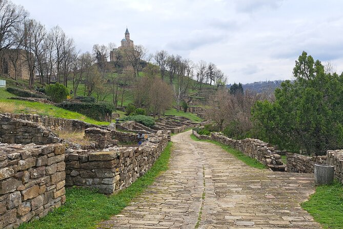 Veliko Tarnovo and Arbanasi day tour from Sofia with pickup - Monument to the Assen Dynasty: A Quick Stop With Big Context