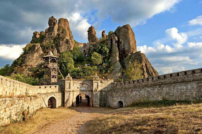Virtual Hot Air Balloon Ride over the Belogradchik Rocks - Stop 1, the Belogradchik Rocks: the main event (about 35 minutes)